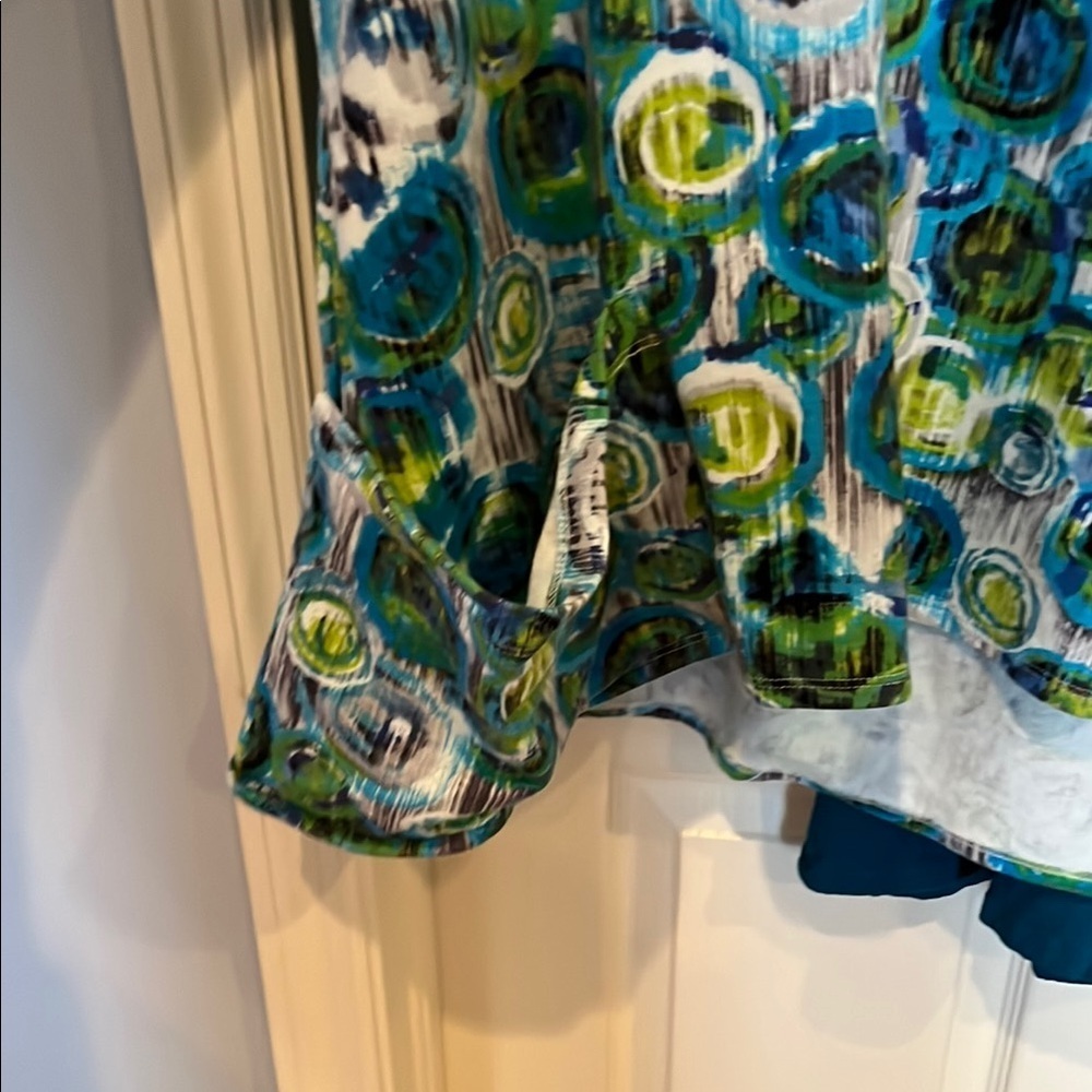 # Multicolor 2X Patterned Top & Capri Set - Picture 3 of 7